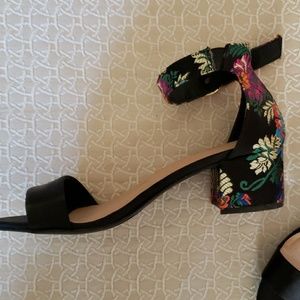 Torrid black brocade sandals size 8.5